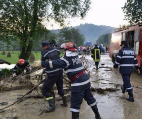 Peste 700 de POMPIERI și 150 de MIJLOACE TEHNICE au ajutat la înlăturarea FENOMENELOR METEOROLOGICE PERICULOASE