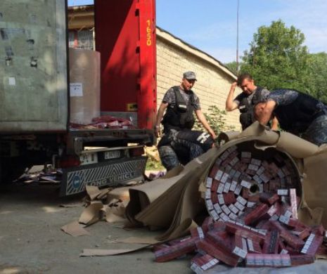 ŢIGĂRI de CONTRABANDĂ în valoare de UN MILION de EURO, ascunse în role de hârtie, descoperite de poliţiştii de frontieră din Constanţa