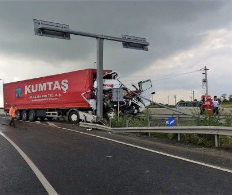 TIR turcesc făcut ZOB la intrarea in Autostrada A4