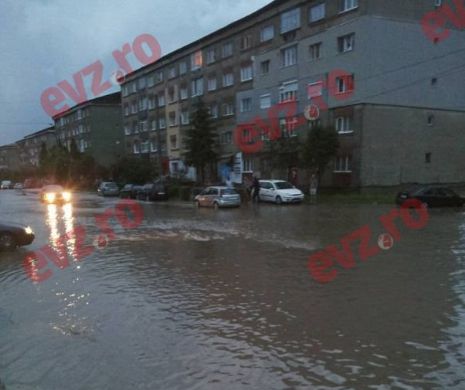 Tornada și ploile au luat pe sus gospodăriile din zeci de localități. Doi oameni și-au pierdut viața | Inundații 2016
