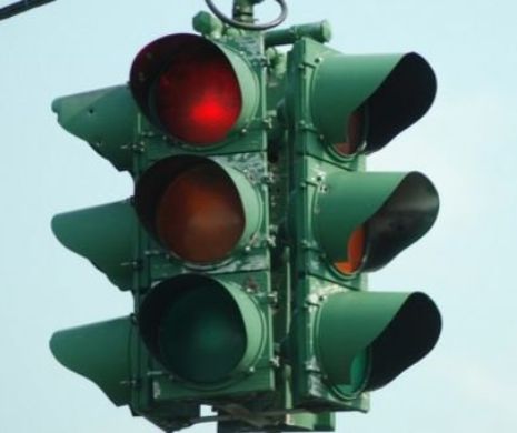Traficul din Piața Victoriei a rămas astăzi fără SEMAFOARE