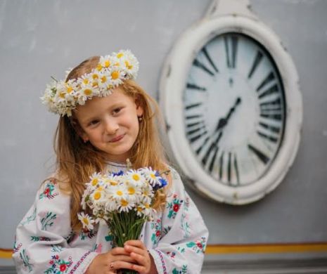 Ziua Universală a iei: 2.000 de Sânziene deschid sărbătoarea „fracului românesc”