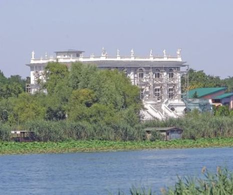 Am aflat a cui este, în acte, imensa vilă de pe malul lacului Snagov! Este a unui inginer electronist