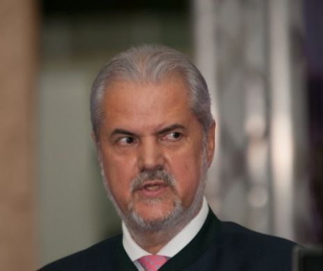 Ce spune Adrian NĂSTASE despre posibilitatea ca BĂSESCU să fie PREMIER. Ipotezele BOMBĂ lansate în legătură cu PSD și PNL