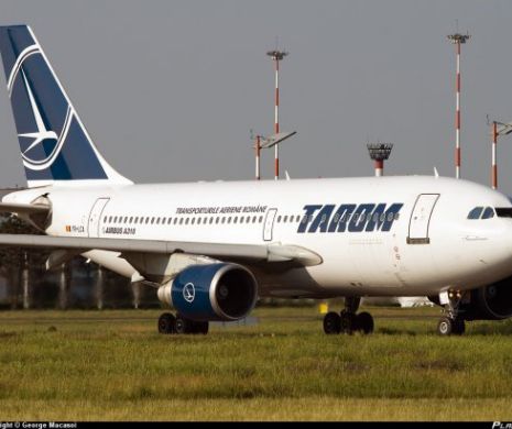 Cursă Tarom AMÂNATĂ. Pasagerii au rămas BLOCAŢI în aeroport