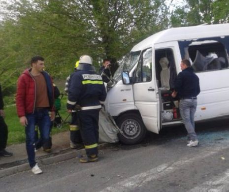 Doi MORŢI şi NOUĂ răniţi în Argeş, în urma unui ACCIDENT RUTIER provocat în această DIMINEAŢĂ