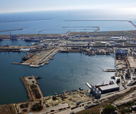 FLĂCĂRI în portul Tomis din Constanţa! Pompierii au intervenit de URGENŢĂ