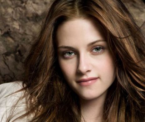 Frumoasa BELLA din seria Twilight a ZDROBIT INIMA BĂRBAȚILOR: Se IUBEȘTE cu o femeie!