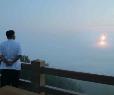 Nebunul PLANETEI vrea DISTRUGERE TOTALĂ. KIM JONG UN a mai testat o RACHETĂ BALISTICĂ. De această dată, de pe un SUBMARIN