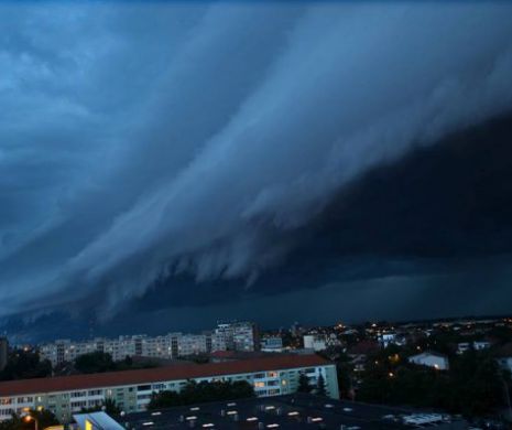 Nu se opresc veștile rele. FURTUNI BIBLICE în mai multe JUDEȚE. Oamenii sunt avertizați SĂ STEA ÎN CASĂ