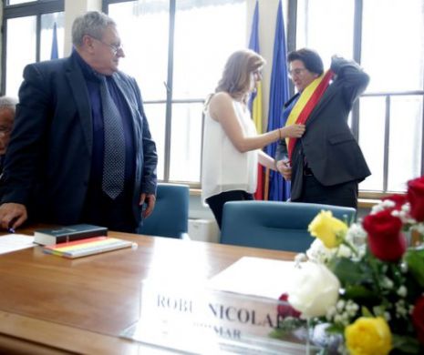Robu, la al doilea mandat. Edilul a depus jurământul în fața unei consiliere care  A TREBUIT CĂRATĂ PE BRAȚE în Sala de Consiliu I FOTO - VIDEO