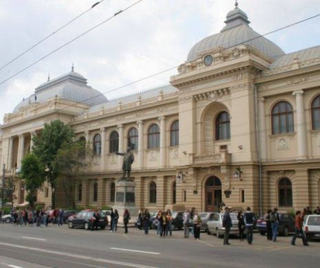 SCANDAL sexual la IAŞI! Un renumit PROFESOR este acuzat că i-ar fi făcut propuneri INDECENTE unei STUDENTE