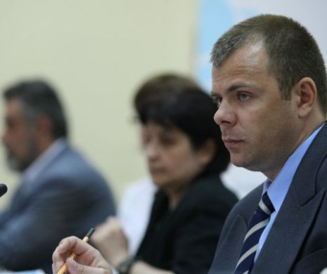 Ştirea nu este ca Ponta a fost declarat oficial hoţ intelectual. Ştirea e ca a fost nevoie de patru ani şi o luna pentru asta