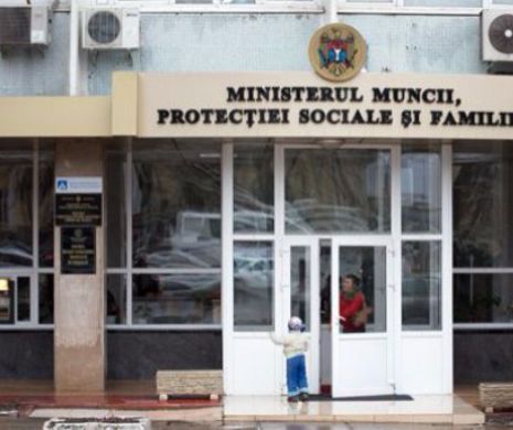 Un LIFT în care se aflau CINCI PERSOANE a CĂZUT în GOL la Ministerul Muncii