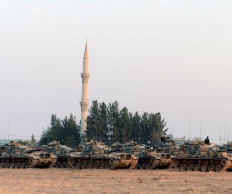 Alianţa TURCO-ISIS contra kurzilor din nordul Siriei. Mai mulţi jihadişti ai STATULUI ISLAMIC au fost filmaţi luptând cot la cot cu rebelii sprijiniţi de TURCIA
