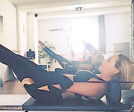 Andreea Esca se joacă cu… amigdalita