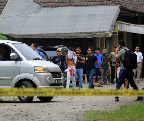 Atac terorist şi intervenţie divină în timpul Sfintei Liturghii. Preotul a fost lovit cu toporul de un terorist sinucigaş a cărui bombă “a refuzat” pur şi simplu să explodeze pe treptele altarului