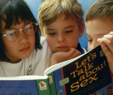 ATLAS adresat elevilor de CLASA a-IV-a care descrie ce se întâmplă în "VAGIN" în timpul actului SEXUAL