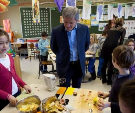 Bani pentru Moldova și mere pentru elevi