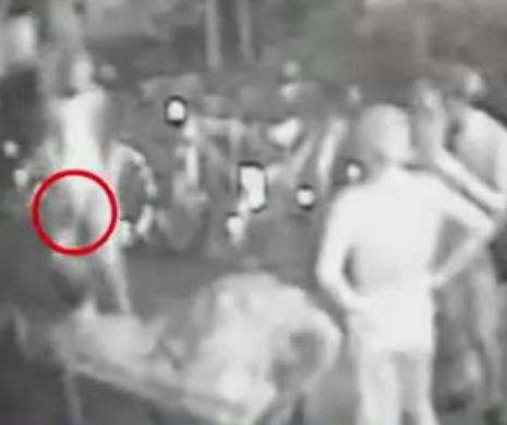 Bărbatul care a amenințat cu un PISTOL mai mulți studenți din fața căminului a fost PRINS de POLIȚIȘTI