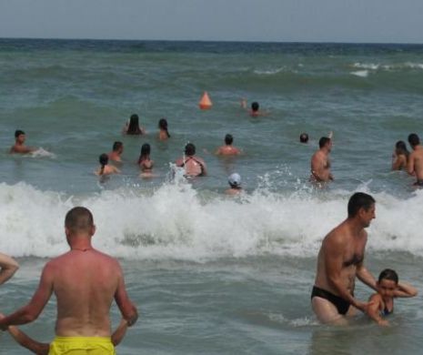 Cod roşu pe litoral ! Salvamarii interzic scăldatul în mare