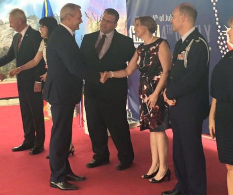 Condamnatul Dragnea se gudură pe lângă americani