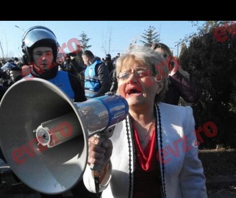 Cristiana Anghel, lui Emil Boc: Blestemat să fii, criminal ordinar!