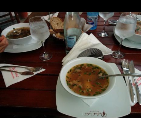 Focar de toxiinfecție alimentară într-un complex turistic din Mamaia Nord. Copii internați în spital