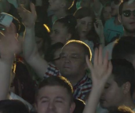Imagini INCENDIARE cu Emil Boc! Primarul Clujului a DANSAT pe muzica lui Armin Van BUUREN alături de zecile de mii de SPECTATORI | VIDEO