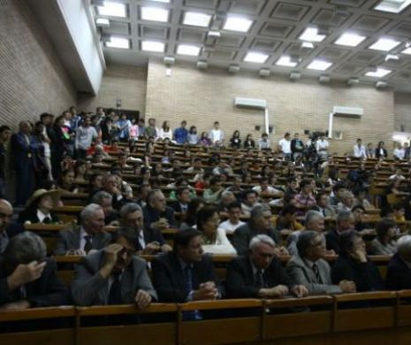 Opriți CORUPȚIA! STUDENȚII atacă INTERESELE POLITICE din mediul universitar