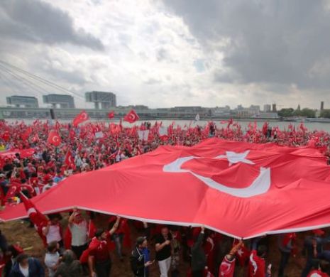 Puciul i-a dat aripi. Erdogan amenință din nou Europa cu arma imigranților