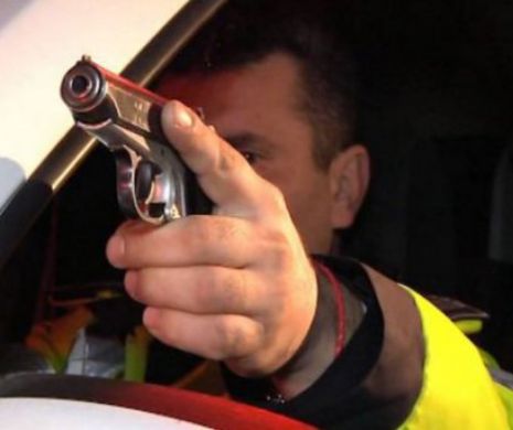 PUŞCĂRIAŞUL PAMBLICĂ a fost calmat cu FOCURI DE ARMĂ după un SCANDAL ÎN TRAFIC. Agentul a acţionat ca în America l Video spectaculos