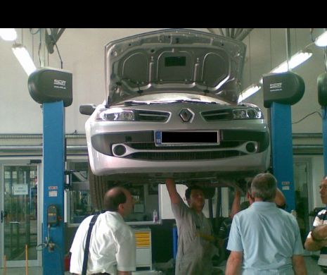SERVICE-urile Dacia reziliază contractele cu Asirom: ÎNTÂRZIE despăgubirile cu lunile şi impune PIESE IEFTINE, de calitate INCERTĂ