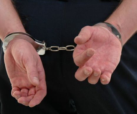 ȘOC și GROAZĂ la BACĂU. Un recidivist de 40 de ani a VIOLAT un bătrân de 94 de ani în propria casă