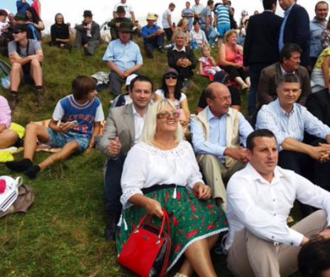 Traian Băsescu, la festivalul "Hora de la Prislop"