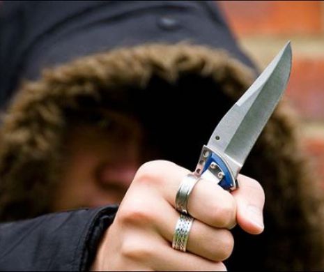 Violență fără limite în Alba: Un copil a fost ÎNJUNGHIAT de doi adolescenți care au încercat să-i FURE bicicleta