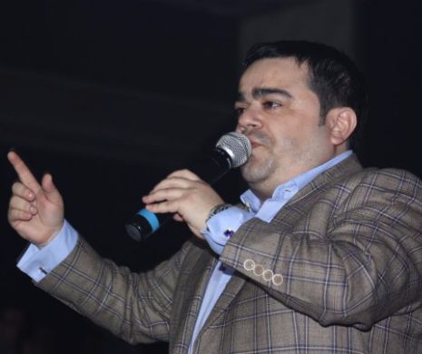 Adrian Minune a "ÎNCASAT-O" la petrecerea unui INTERLOP PERICULOS! A cântat toată noaptea şi a plecat cu SACII PLINI de BANI