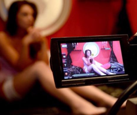 Au dat cartea pe VIDEOCHAT! Cum au ajuns două SURORI MINORE protagoniste în FILME PENTRU ADULȚI