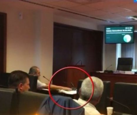 Consilierul USR care a votat în locul lui Nicuşor Dan va demisiona