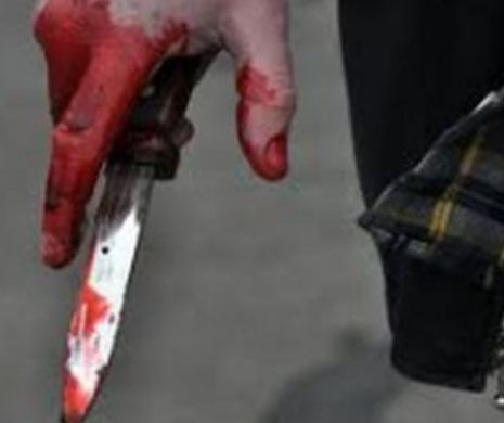 Crimă ÎNFIORĂTOARE la Târgovişte! Un tânăr şi-a ÎNJUNGHIAT tatăl din cauza unei FEMEI