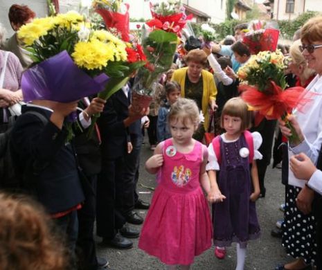 De azi, peste 3 milioane de elevi încep școala
