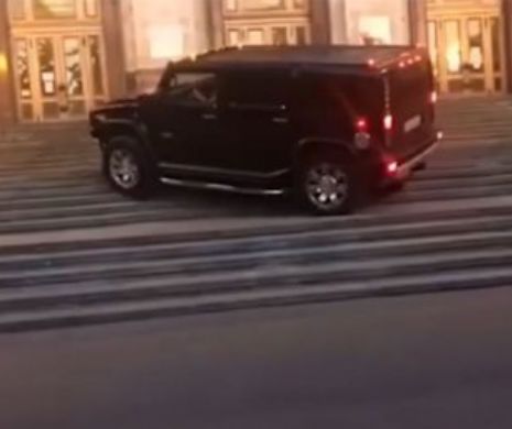 DE NECREZUT ce au ajuns să facă pe treptele UNIVERSITĂŢII la care studiază! Odraselele de BANI-GATA au întrecut orice măsură | VIDEO