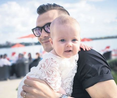 El își încarcă viața de familie pe internet. Povestea celui mai cunoscut tătic din online-ul românesc