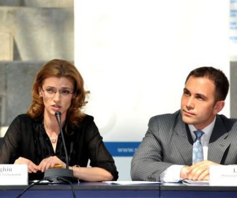 Familia liberală Gorghiu-Isar, cu un ochi la botez și cu unul la BNR