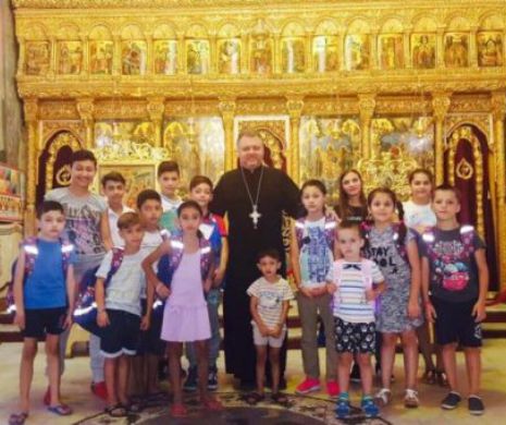 Mereu înconjurat de copii. El este preotul care le aduce un dram de bucurie micuţilor sărmani