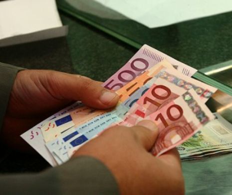 NOUTĂȚI pentru cei cu credite imobiliare: Băncile nu pot crește comisioanele sau merjele în timpul derulării creditului. Conversia se poate face la cursul din ziua solicitării
