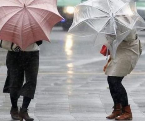 Potopul se prelungeşte în Bucureşti şi 23 de judeţe. Anunţul făcut de meteorologi te bagă în depresie