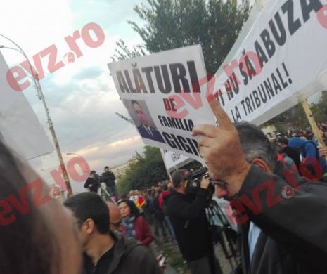 Protest la Parlament ÎMPOTRIVA lui Gabriel Oprea! Peste 1.500 de participanţi scandează: "Noi suntem escorta ta, te ducem la Rahova!" | FOTO