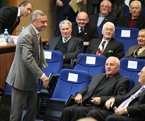 Războiul lui PĂLĂRIE cu Federaţia Română de Fotbal. Cum l-a curăţat NAŞU-Mircea Sandu, pe modelul Universităţii Craiova a lui Adrian Mititelu