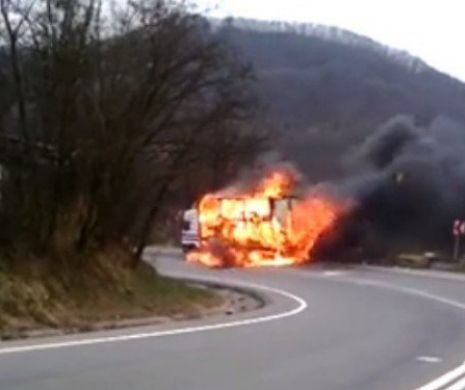 TIR în FLĂCĂRI pe DN2